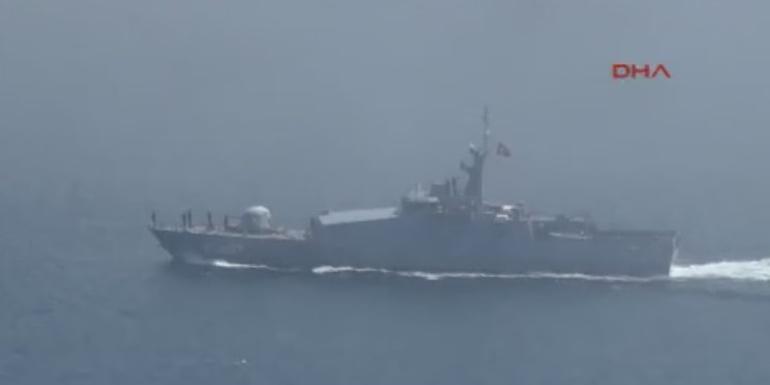 Karadeniz'de savaş gemisiyle yük gemisi çarpıştı